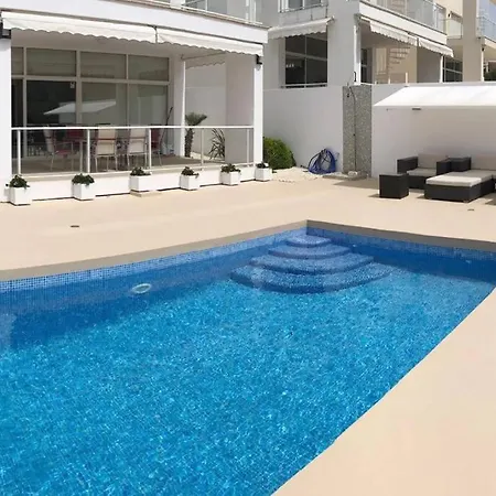 En C.vadella - Piscina Privada Tatil Evi *